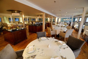 Al Jamila Nile Cruise — Restaurant