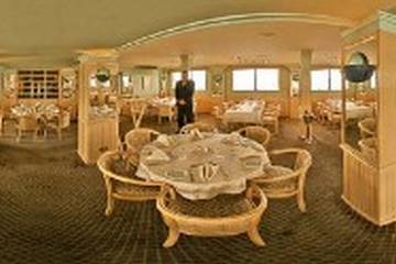 Kira Nile Cruise — Restaurant