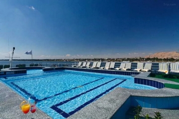 Lady Mary Nile Cruise — Sun Deck