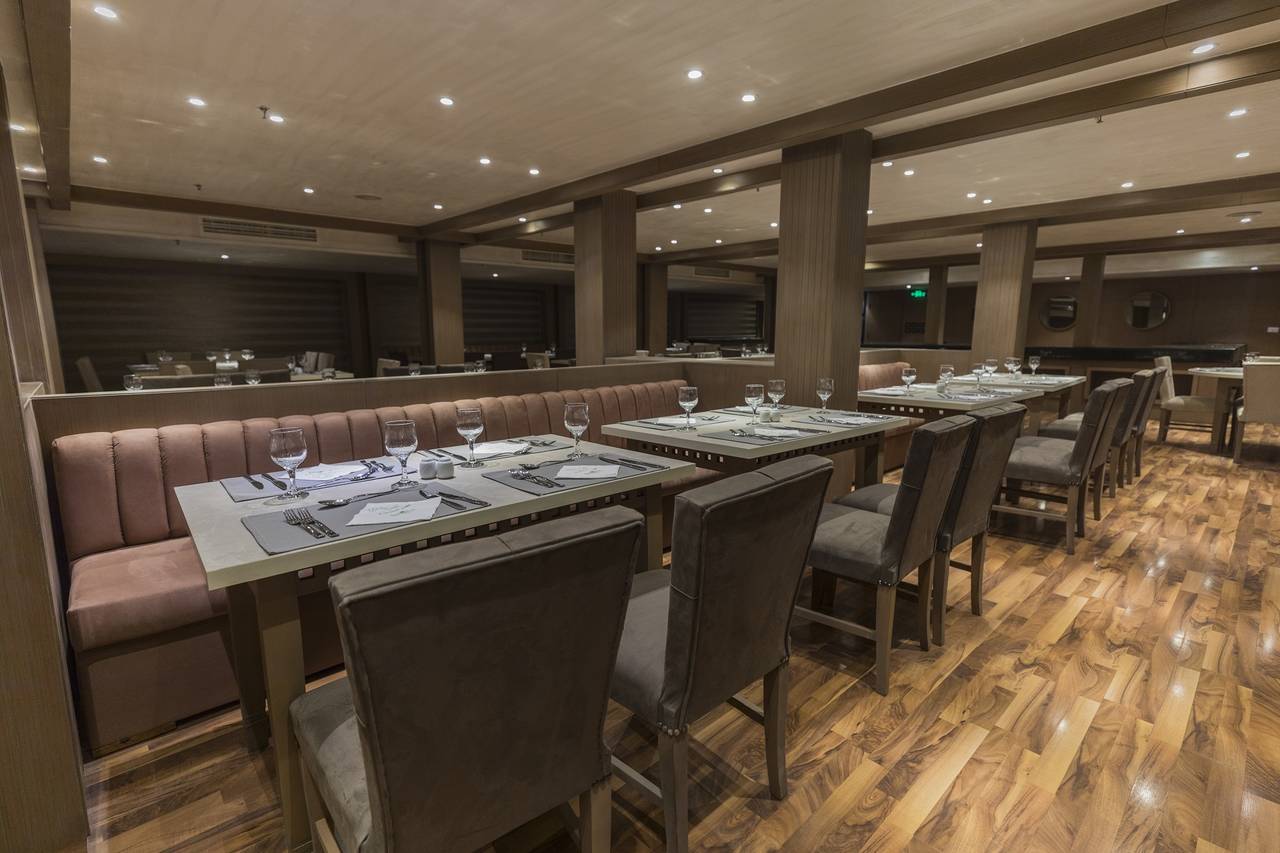 Semiramis III Nile Cruise — Lounge