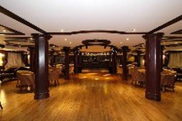 Stephanie Nile Cruise — Lounge